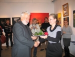 Stanisaw wieca (laureat Wyrnienia w konkursie Porwnania 21), Katarzyna Pisarczyk (Dyrektor BWA w Sandomierzu)